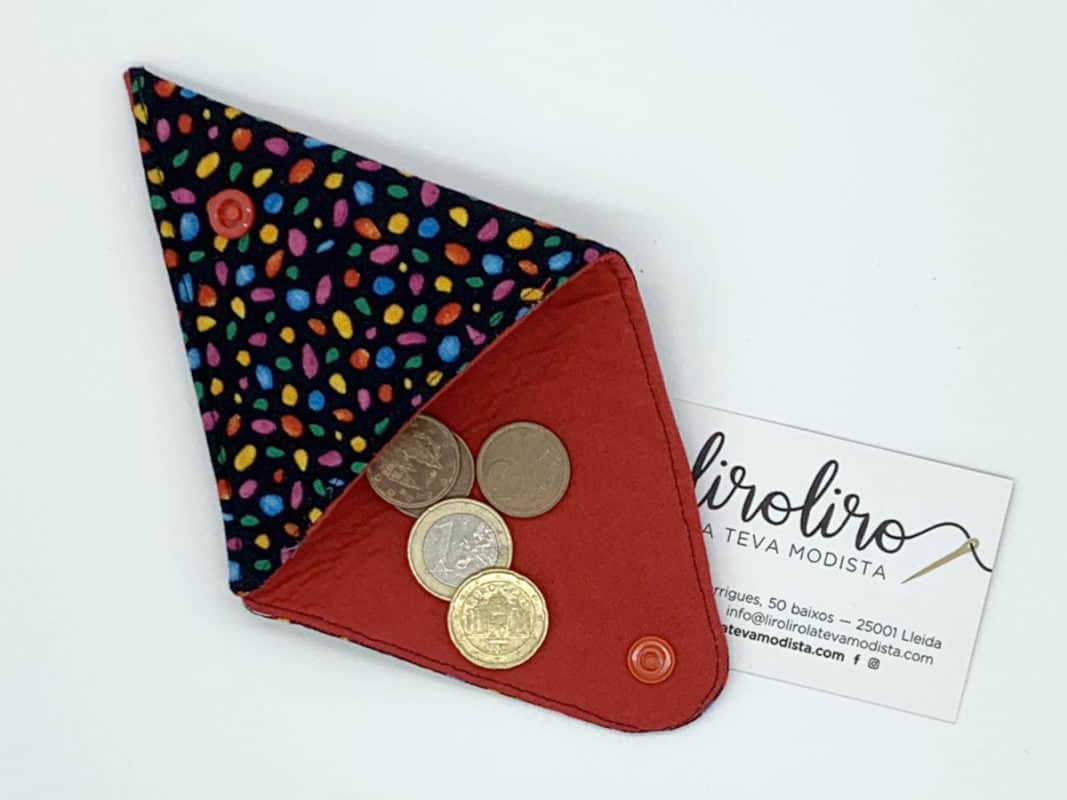 Monedero triangular