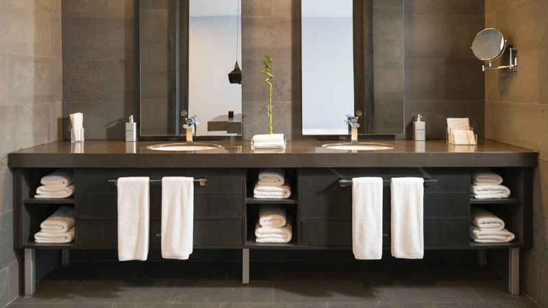 Serveis prova ellementor photo of mirrors in bathroom